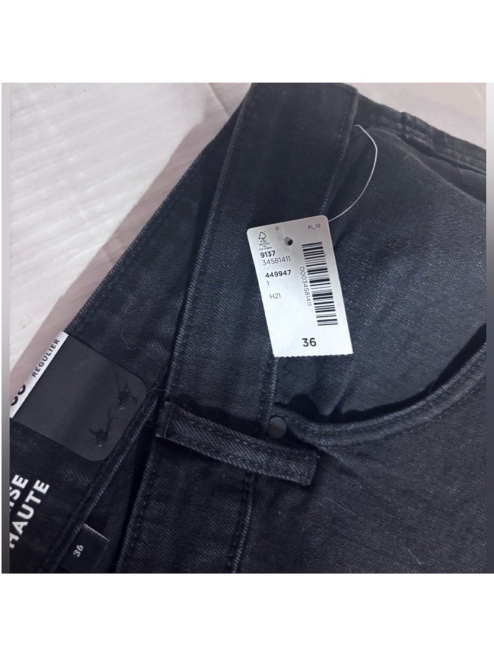 NWT R Jeans Super High Rise
Black Denim - Size 36 - Picture 3 of 4